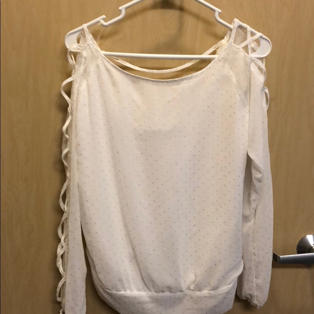 Cute white shirt with gold detail